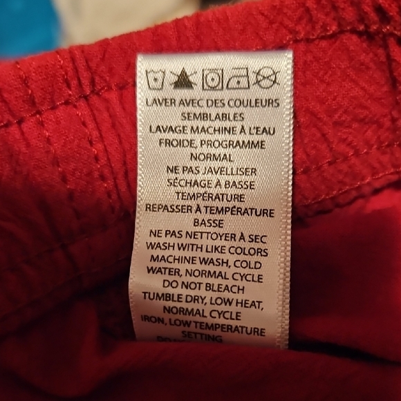 Red Capri - Picture 6 of 6